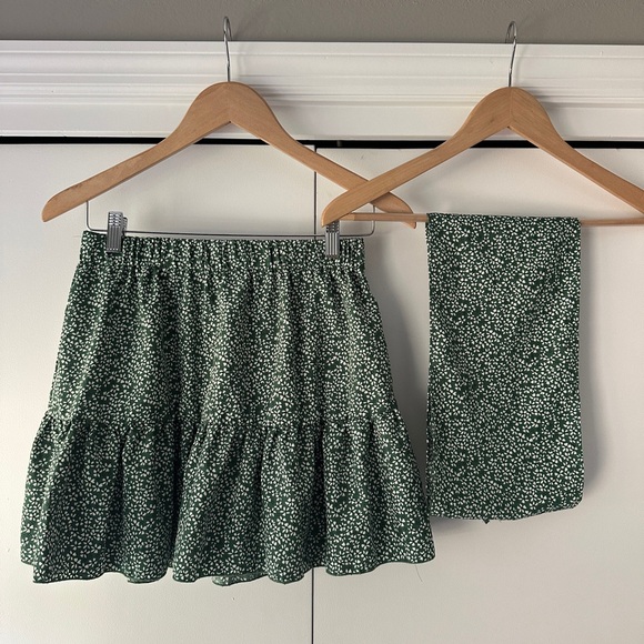 SHEIN Soleia Green and White Ditsy Floral Print Knot Crop Top w/ Skirt - Picture 4 of 8